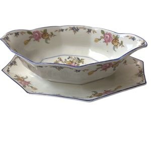 Lanternier LNT 11 Gravy Boat Handless Dish, Attached Under Plate.  The gravy boa